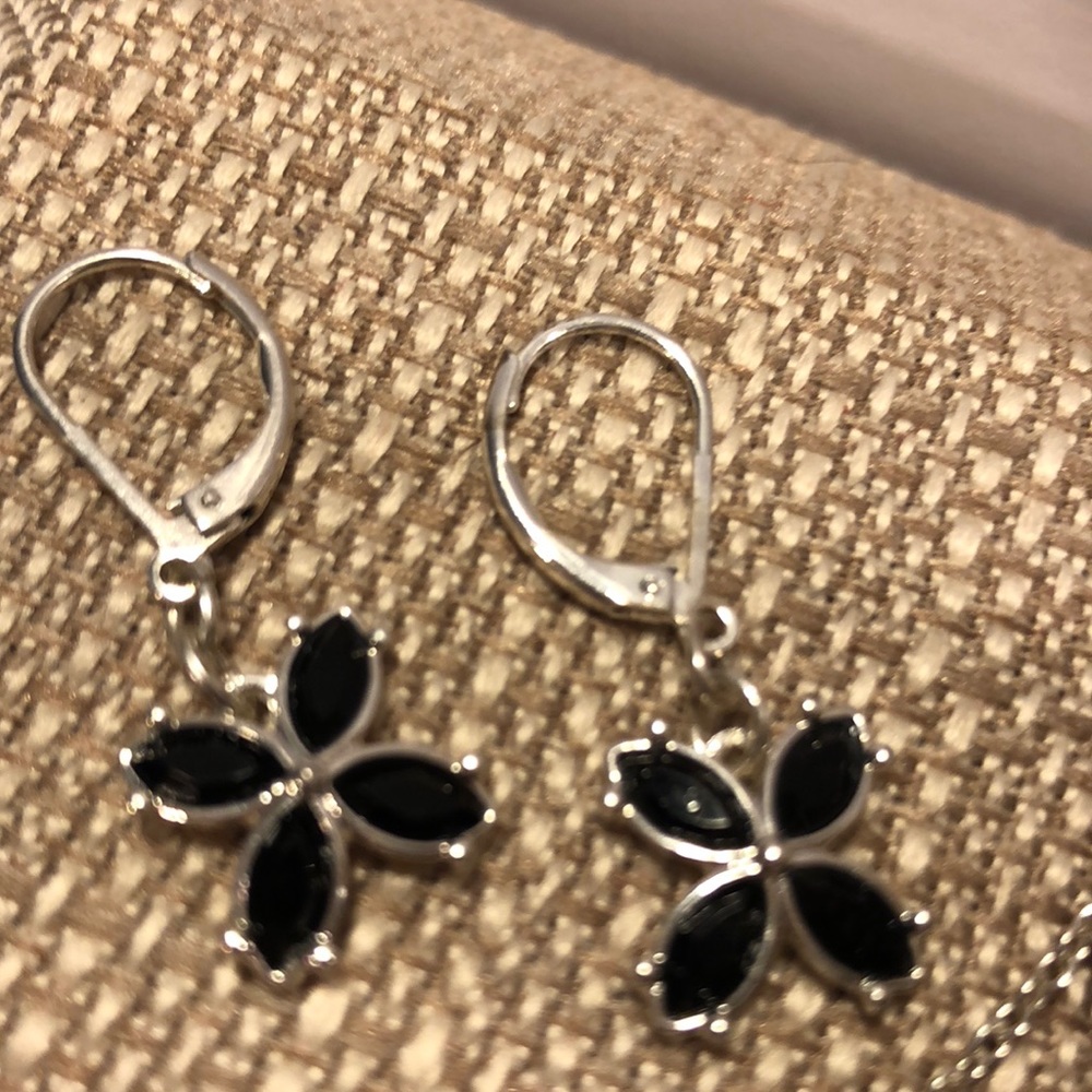 Avon Alsace flowers necklace and earring set - Picture 4 of 6